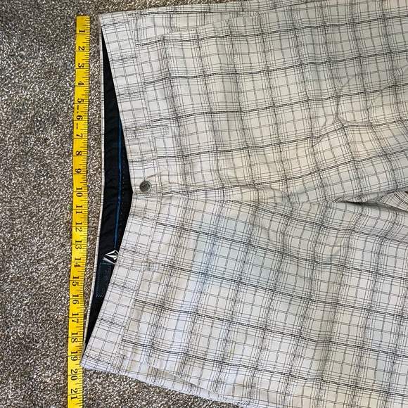 Like New!  Corpus Class Volcom Flat Front Plaid Shorts - Picture 9 of 11